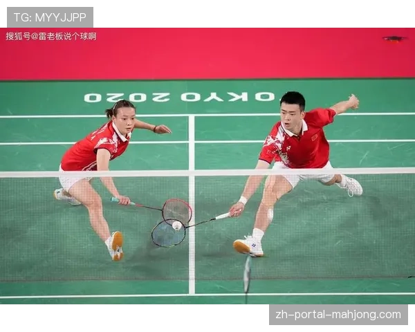 德国赛夺冠后，郑思维将球拍赠与现场一位坐着轮椅的小球迷